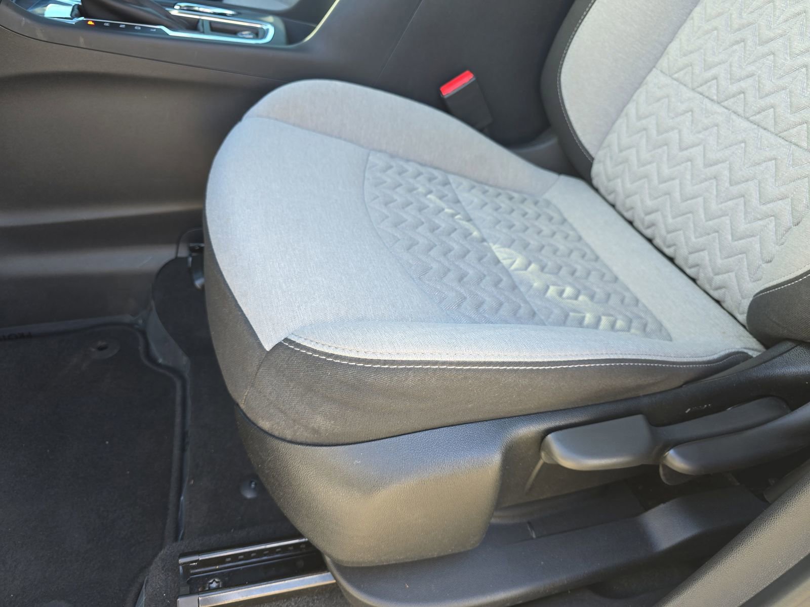 Used 2023 Chevrolet Equinox LS image 35