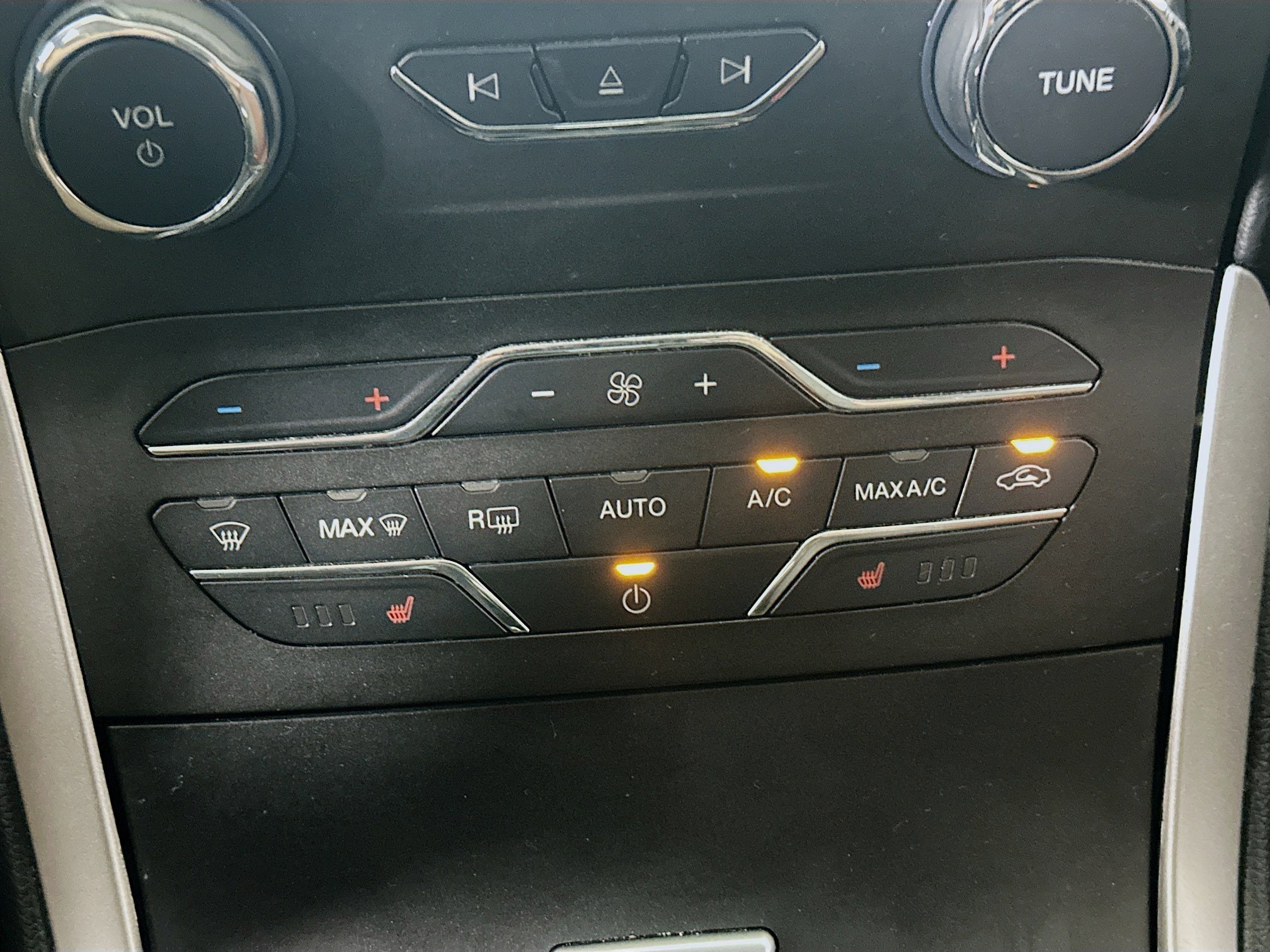 Used 2018 Ford Edge SEL w/ Equipment Group 201A FWD image 23