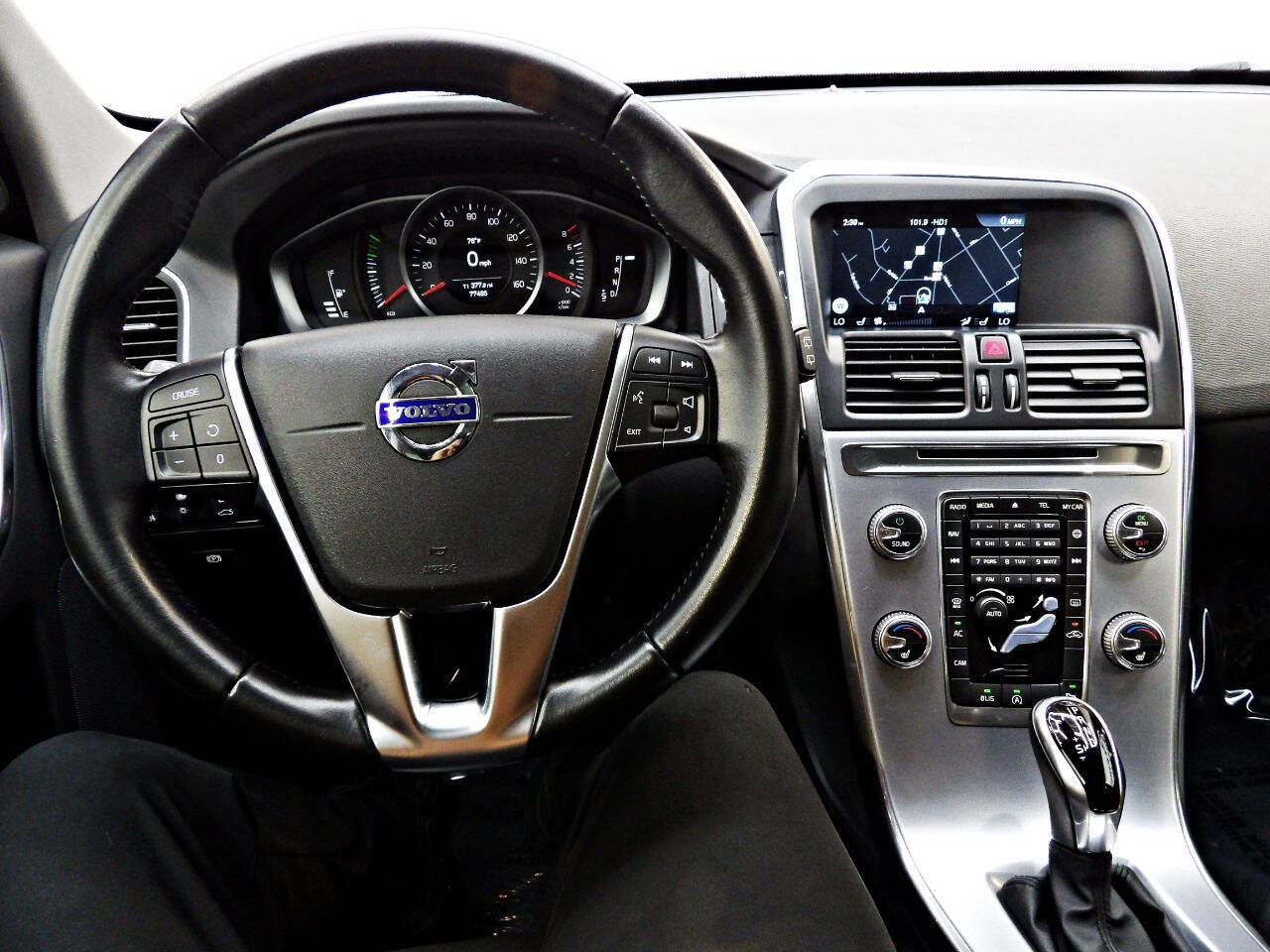 Used 2017 Volvo XC60 T5 Dynamic image 18