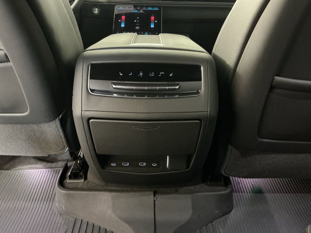 Used 2025 Cadillac Escalade Sport Platinum w/ LPO, ONYX Package image 27