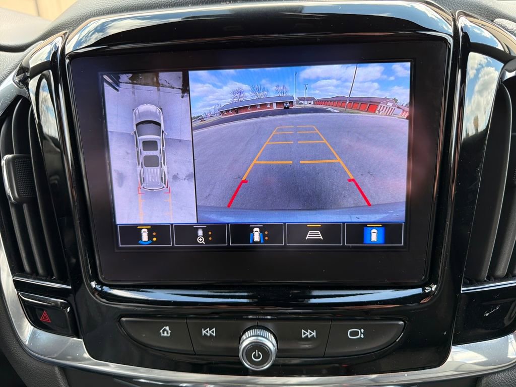 Used 2023 Chevrolet Traverse LT w/ LT Premium Package image 36