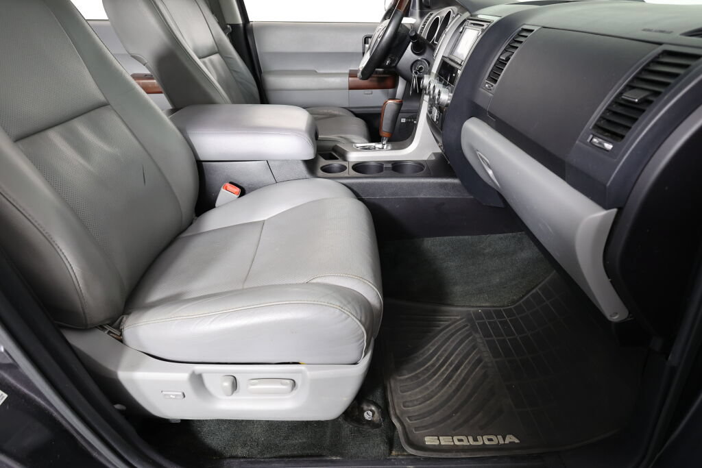Used 2015 Toyota Sequoia Platinum AWD/4WD image 31