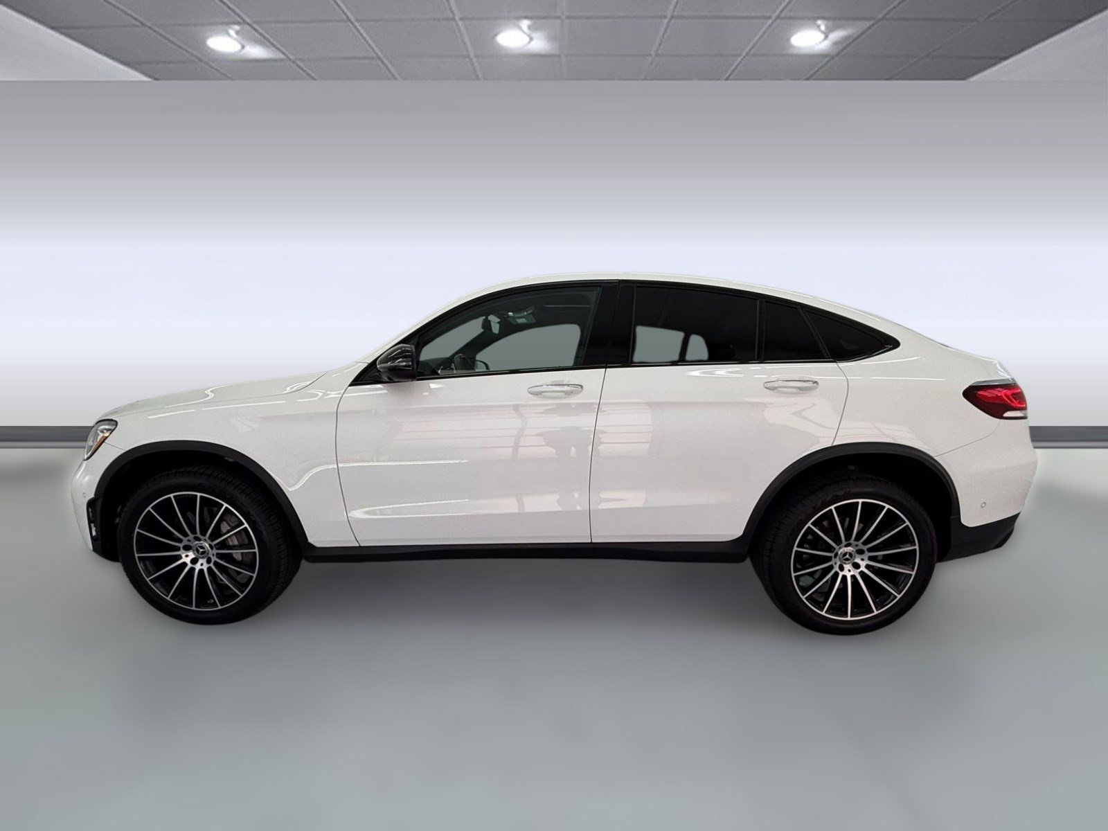 Used 2023 Mercedes-Benz GLC 300 4MATIC Coupe image 2