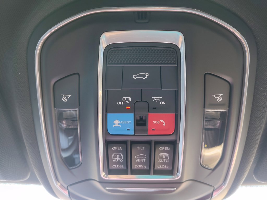 New 2025 Jeep Grand Cherokee Limited w/ Luxury Tech Group II RWD image 26