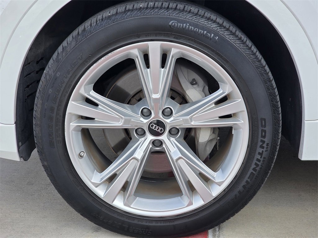 Used 2022 Audi Q8 Premium image 9