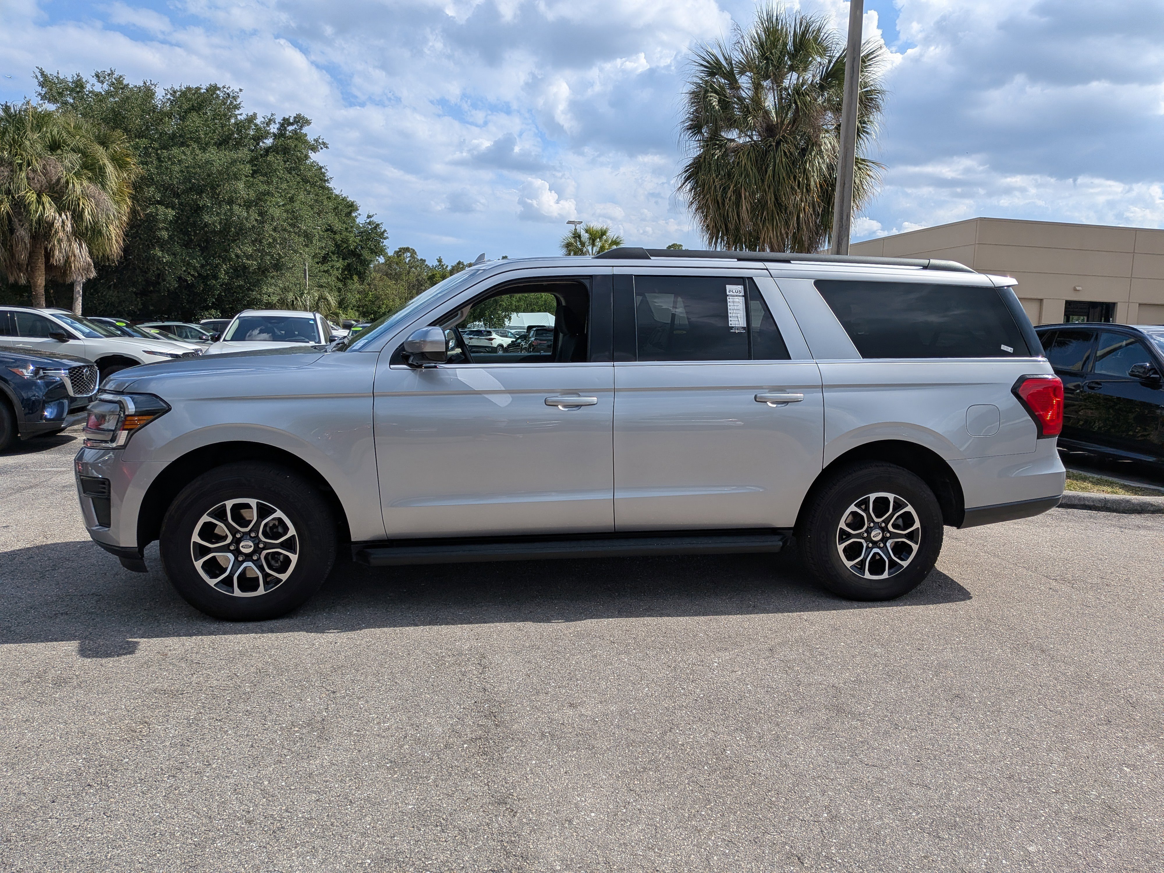 Used 2024 Ford Expedition Max XLT RWD image 7