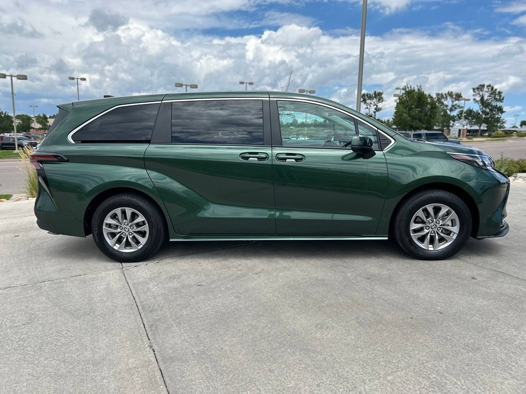 Used 2025 Toyota Sienna LE FWD image 9