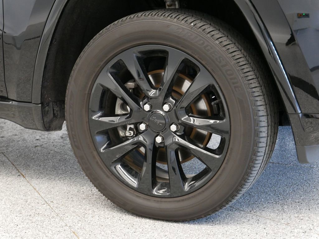 Certified 2022 Jeep Grand Cherokee Laredo X image 51