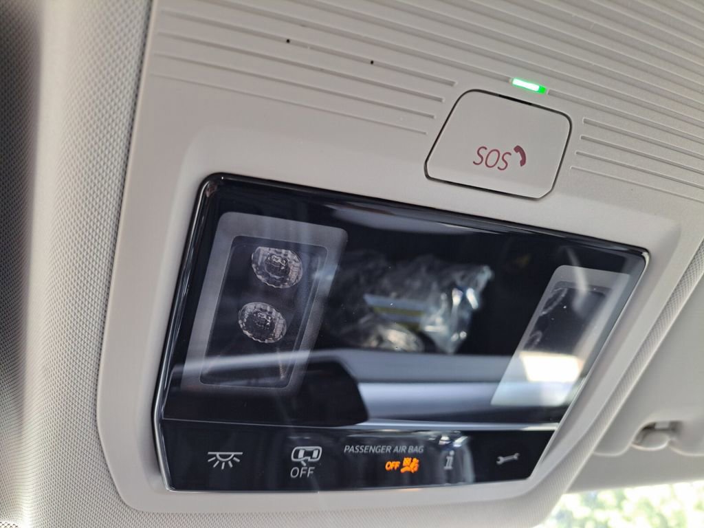 New 2025 Volkswagen Tiguan SE image 26