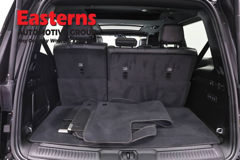 Used 2024 Jeep Wagoneer Series III w/ Premium Group I AWD/4WD image 9