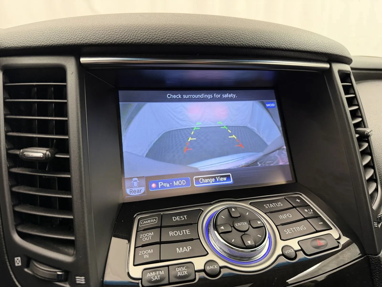 Used 2017 INFINITI QX70 AWD w/ Premium Package image 18