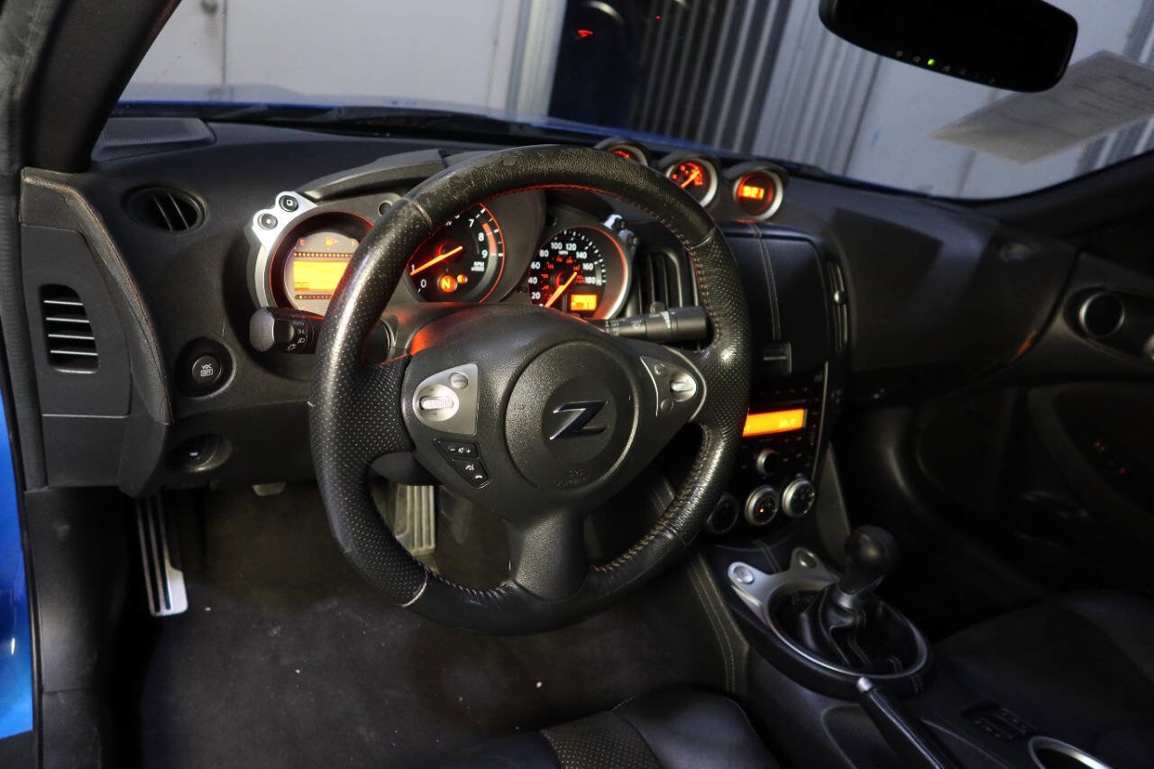 Used 2009 Nissan 370Z Touring w/ Sport Pkg image 18