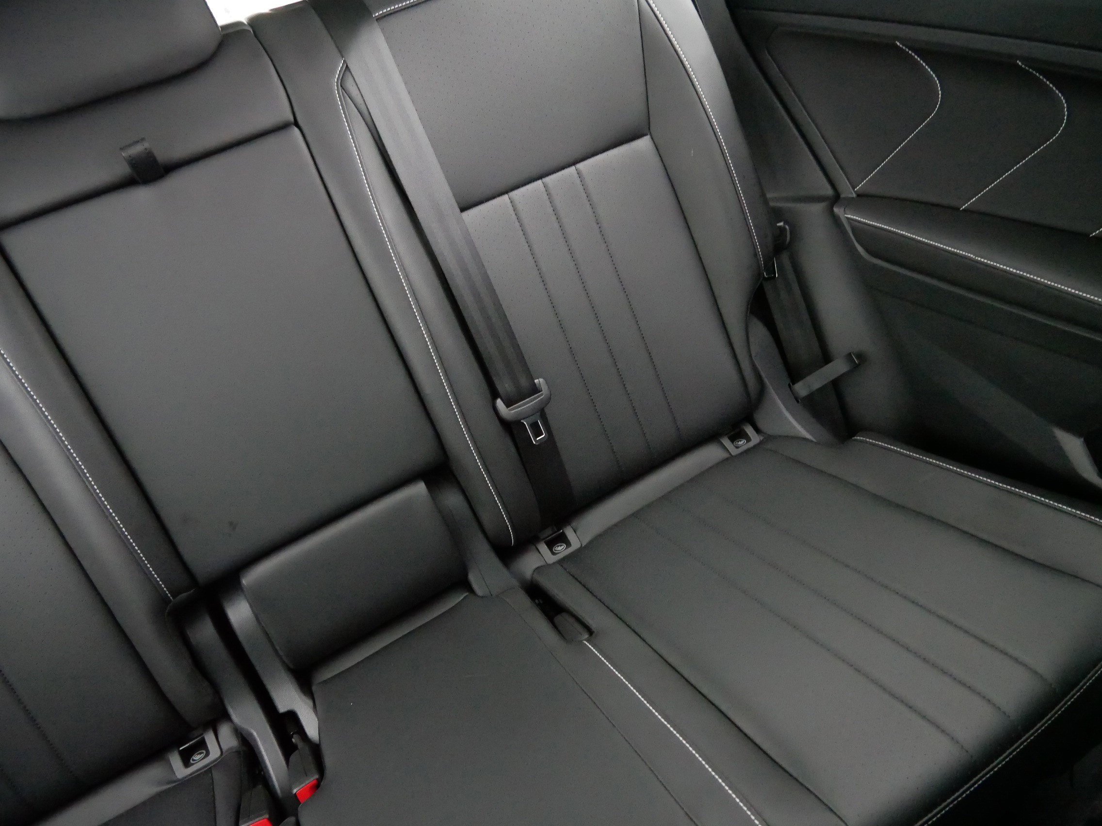 Certified 2024 Volkswagen Tiguan SE image 14