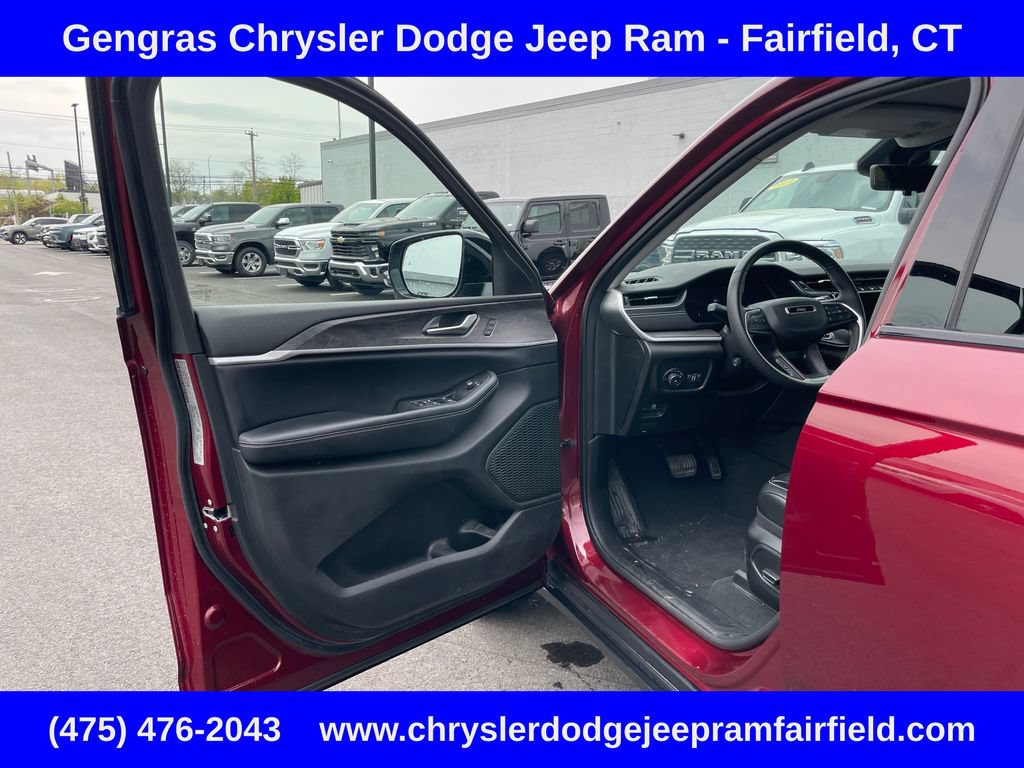Used 2023 Jeep Grand Cherokee Limited w/ Luxury Tech Group II AWD/4WD image 36