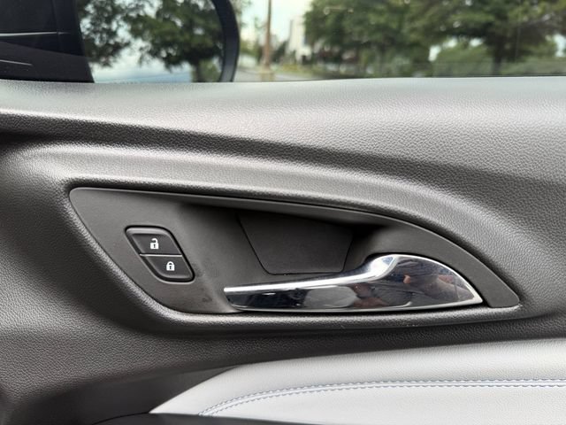 Used 2025 Chevrolet Trax LT w/ Driver Confidence Package FWD image 29
