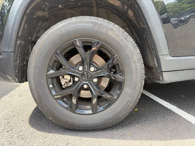 Used 2024 Jeep Grand Cherokee Altitude AWD/4WD image 6