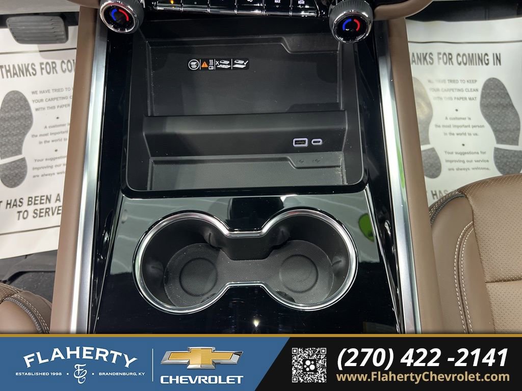 Used 2025 Chevrolet Suburban High Country image 31