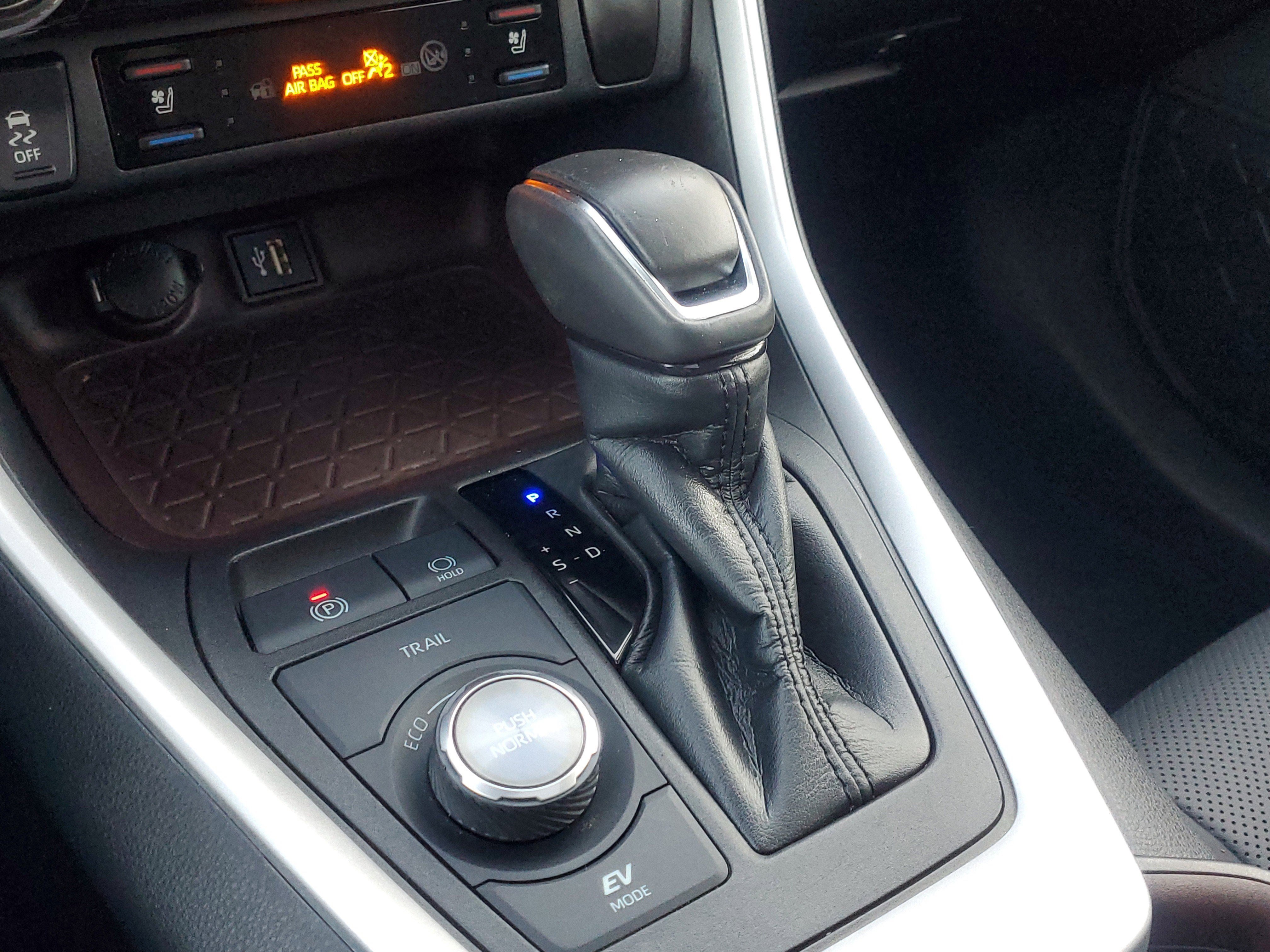 Used 2023 Toyota RAV4 Limited image 29