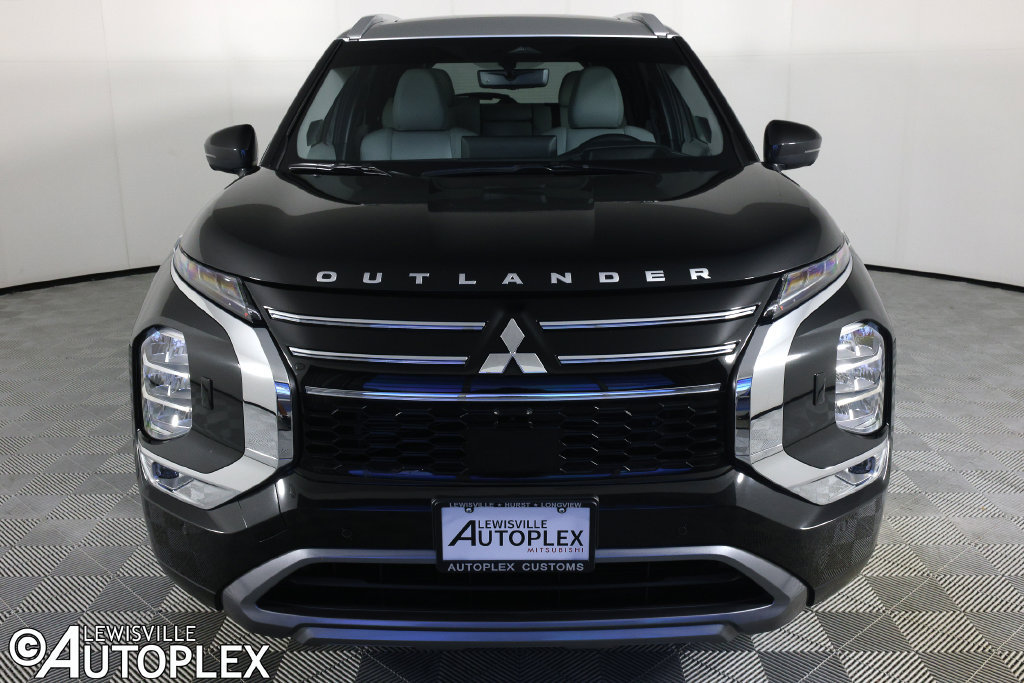 Used 2025 Mitsubishi Outlander AWD image 2