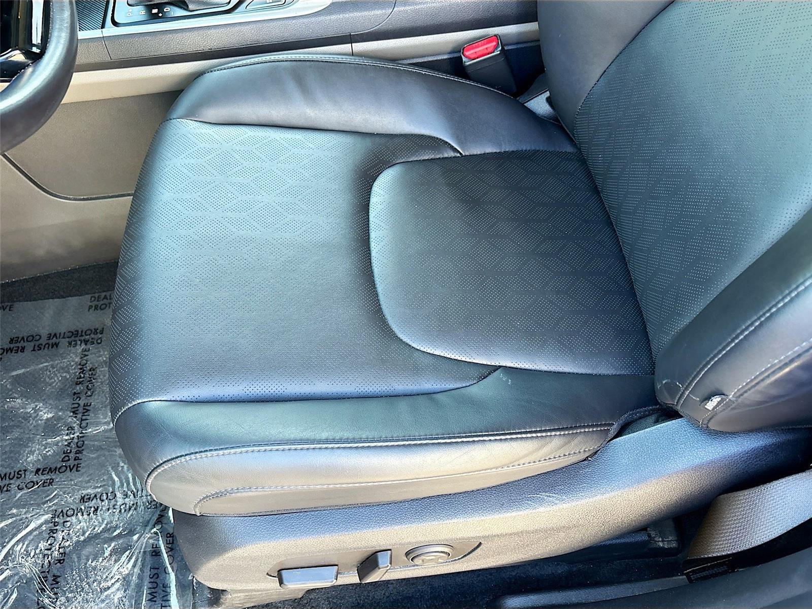 Used 2025 Kia Carnival image 20