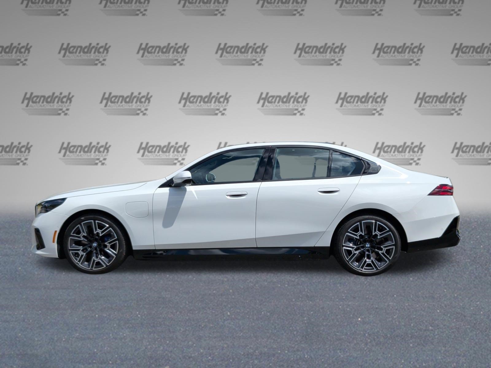 Certified 2026 BMW 550e xDrive w/ Executive Package AWD/4WD image 10