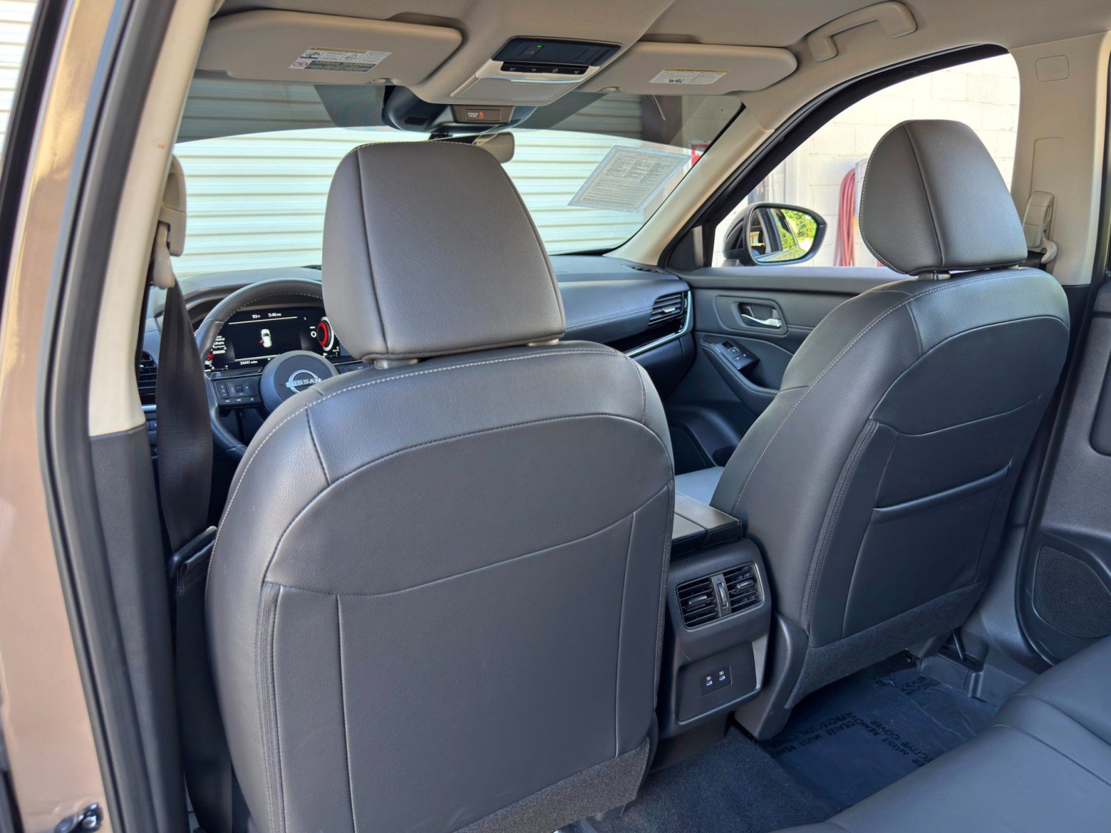 Used 2024 Nissan Rogue SL FWD image 32