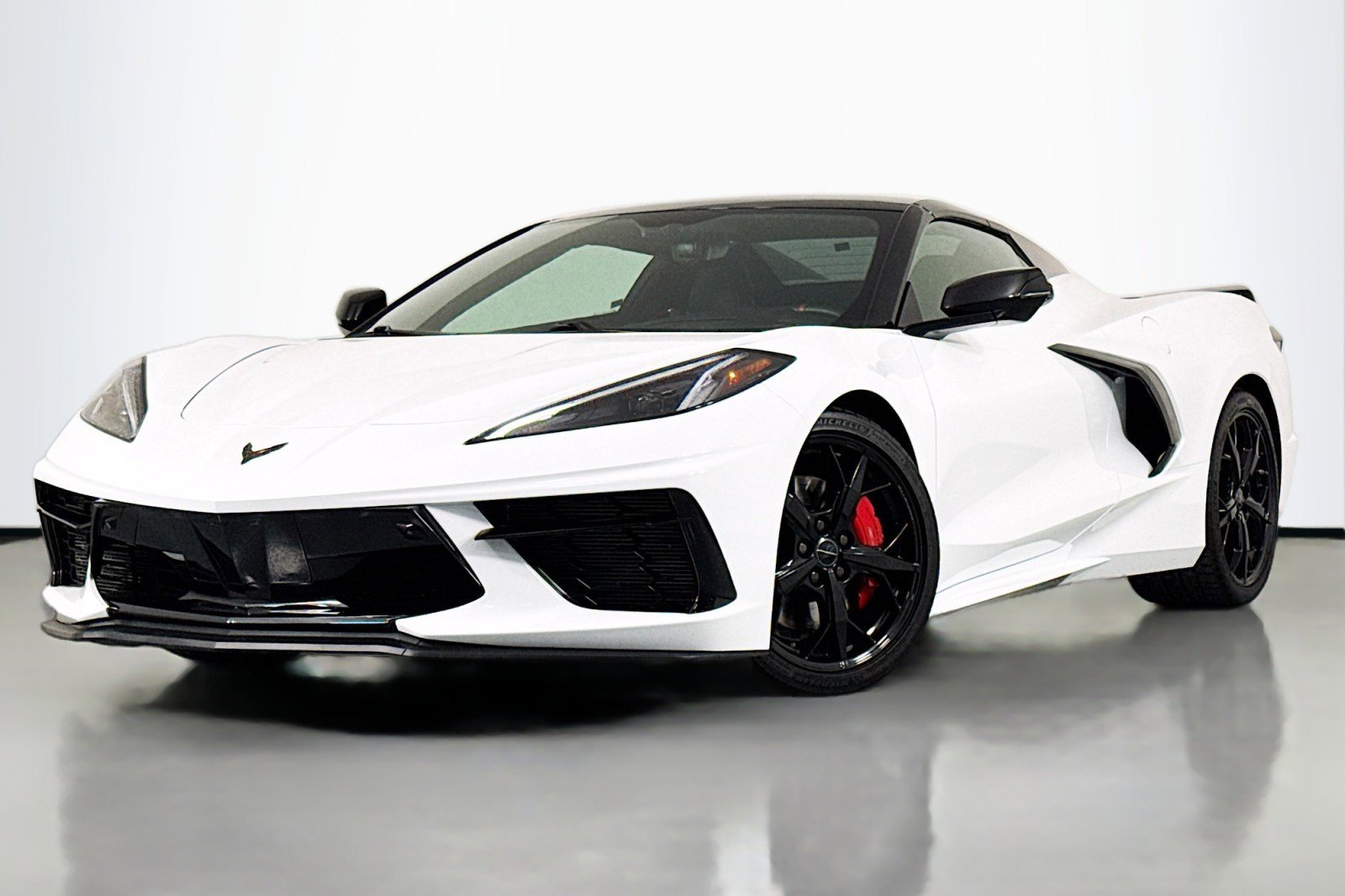 Used 2022 Chevrolet Corvette Stingray Premium Conv w/ Z51 Performance Package RWD image 3