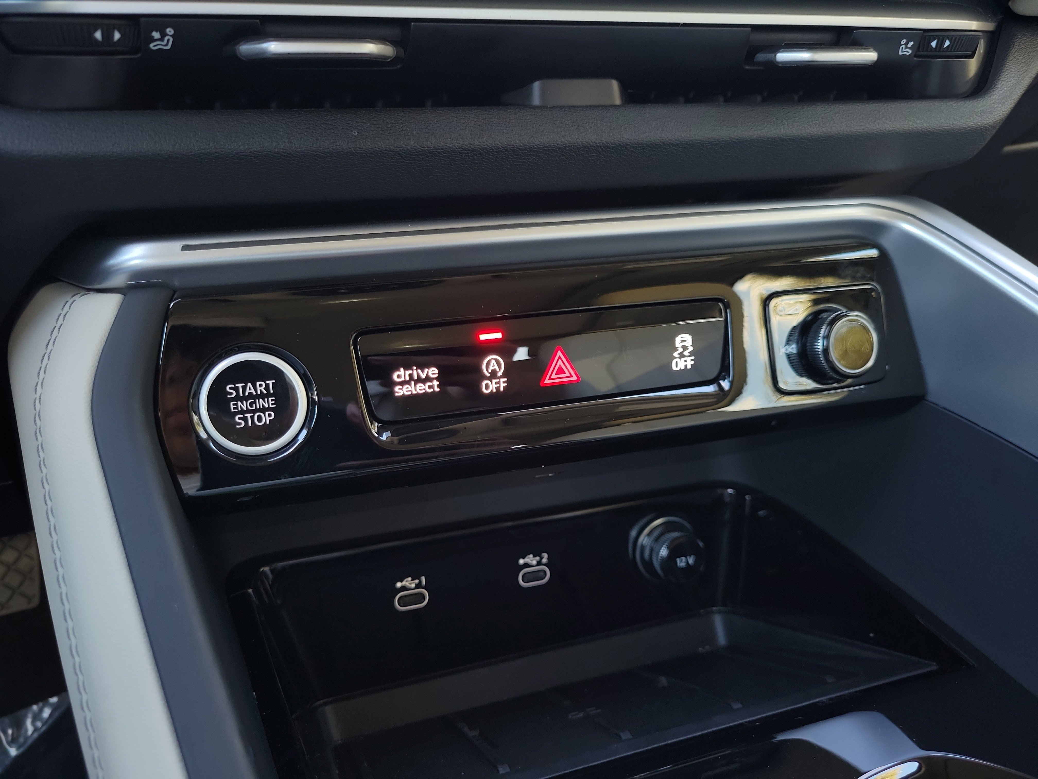 Used 2025 Audi Q5 Premium w/ Convenience Package image 28