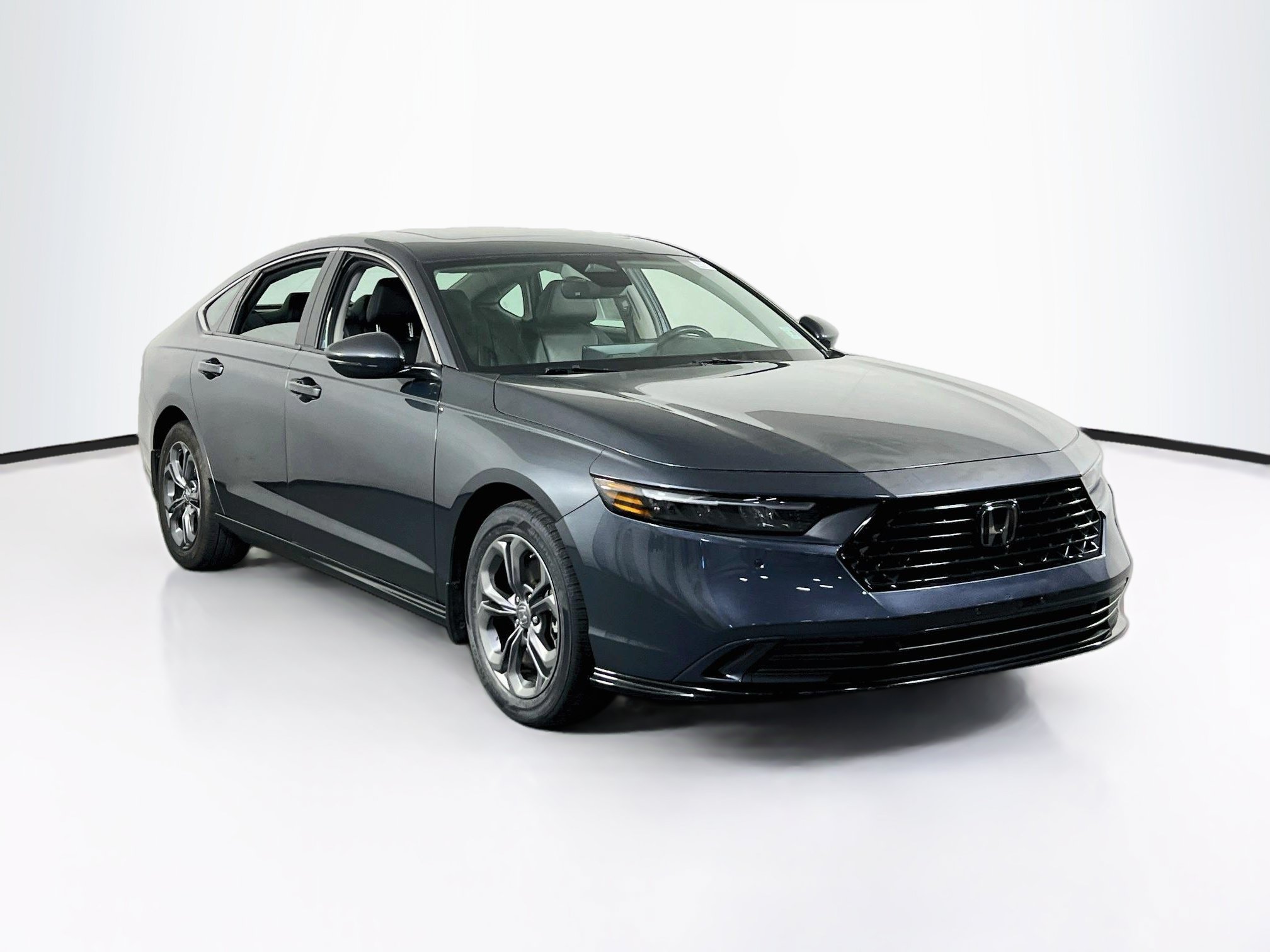 Used 2024 Honda Accord EX-L image 3