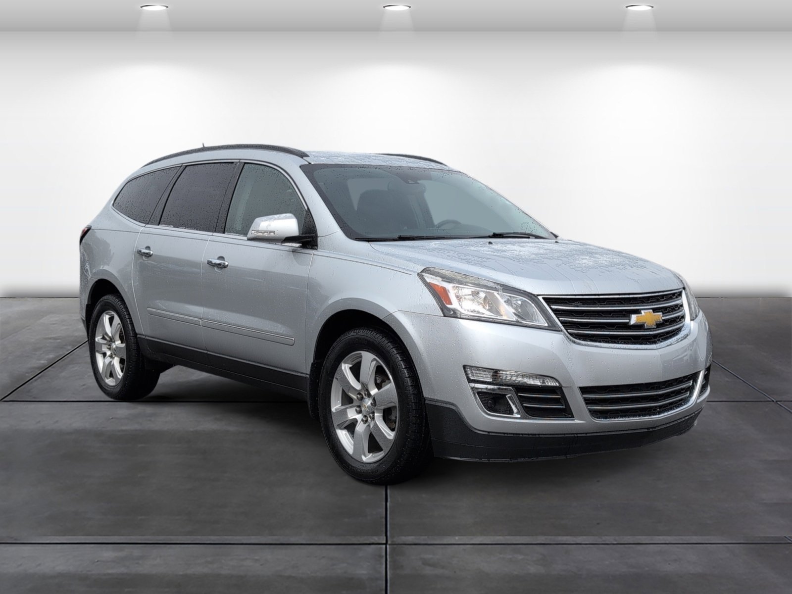 Used 2017 Chevrolet Traverse Premier image 2