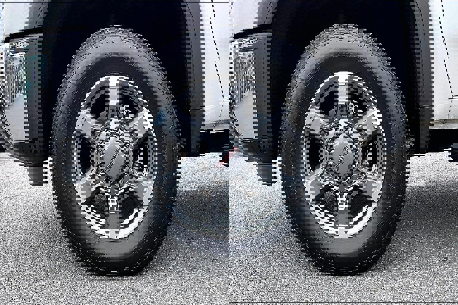 Used 2025 GMC Sierra 3500 SLT w/ SLT Premium Package image 9