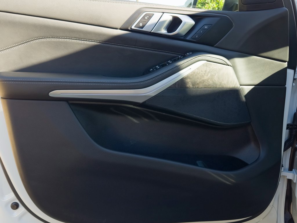 Used 2025 BMW X5 sDrive40i w/ Parking Assistance Package image 12