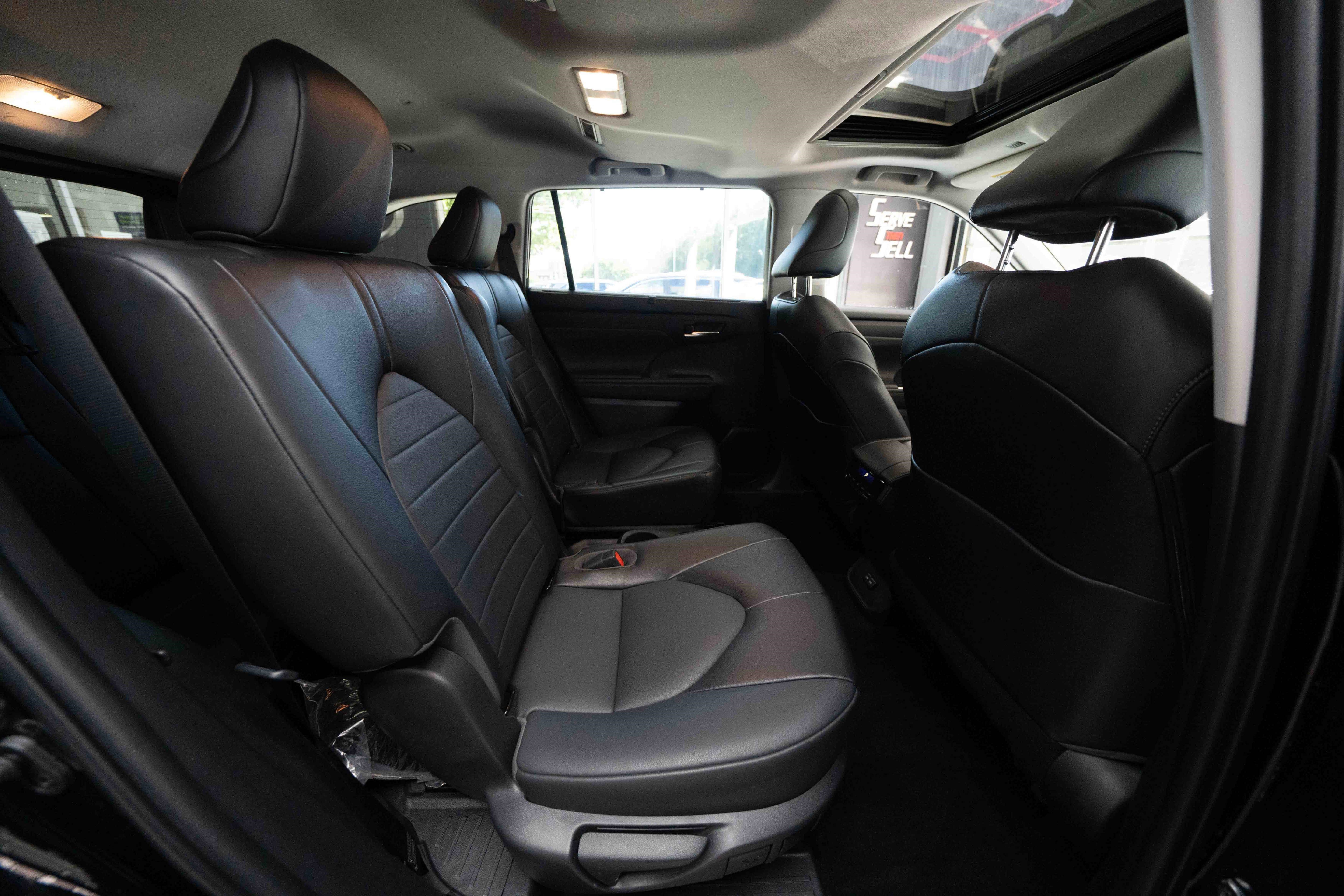 Used 2022 Toyota Highlander XLE AWD/4WD image 25