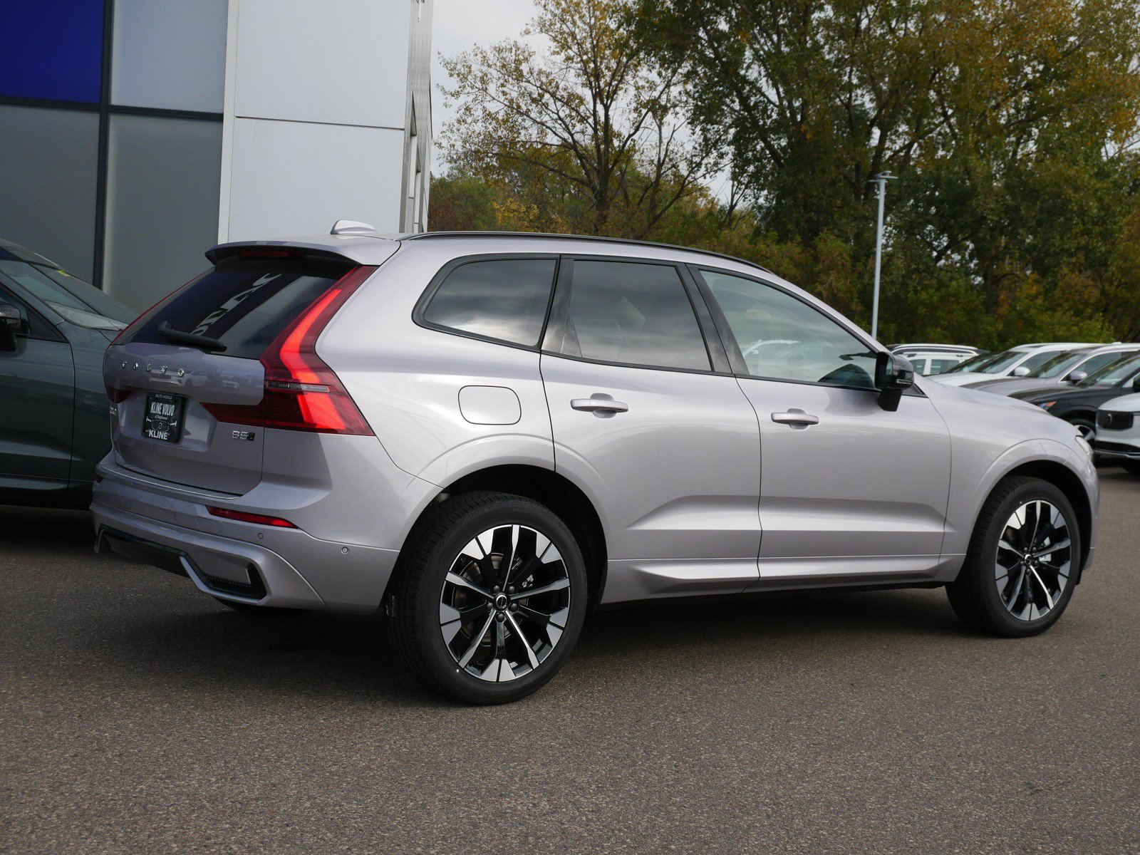 New 2027 Volvo XC60 B5 Plus AWD/4WD image 3