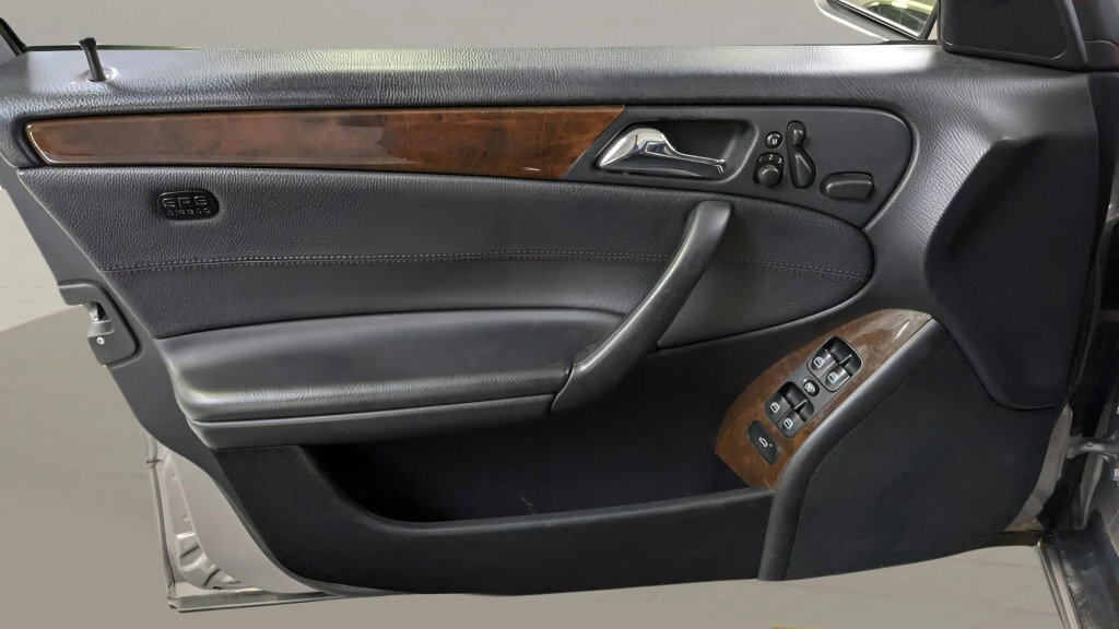 Used 2005 Mercedes-Benz C 320 4MATIC Sedan image 30