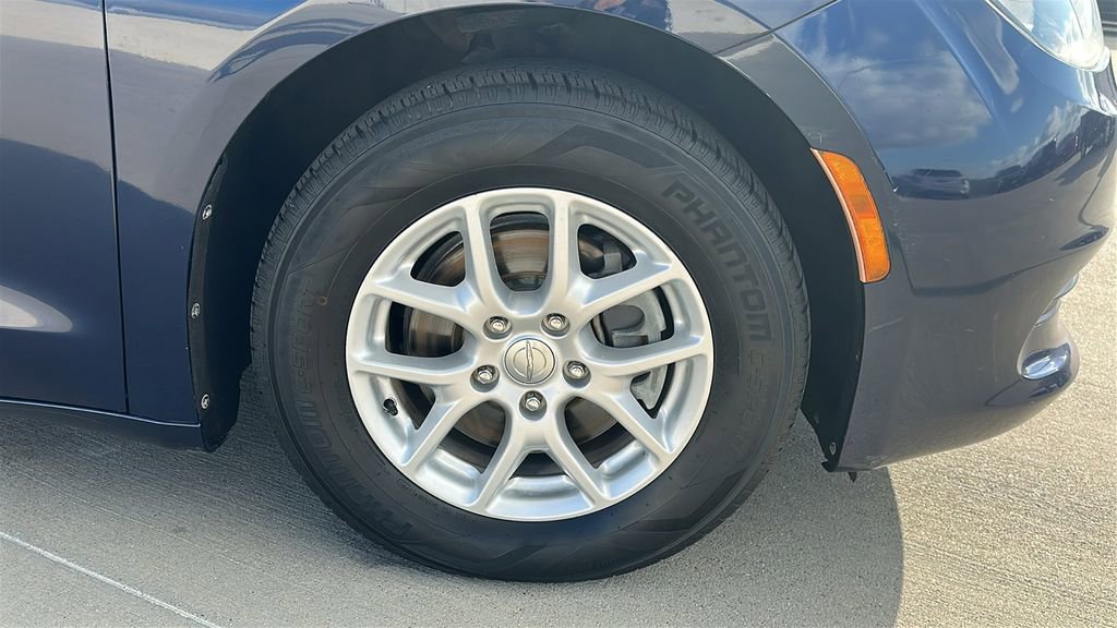 Used 2017 Chrysler Pacifica LX image 15
