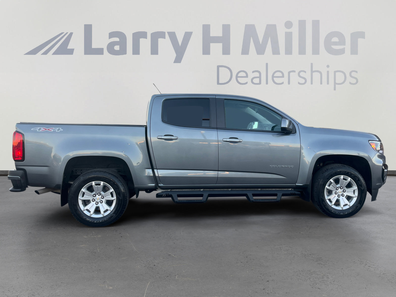 Used 2022 Chevrolet Colorado LT w/ LT Convenience Package image 6