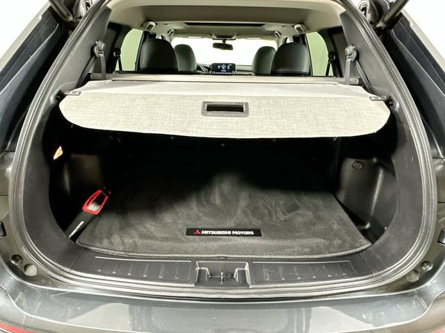 Used 2024 Mitsubishi Outlander SE image 32