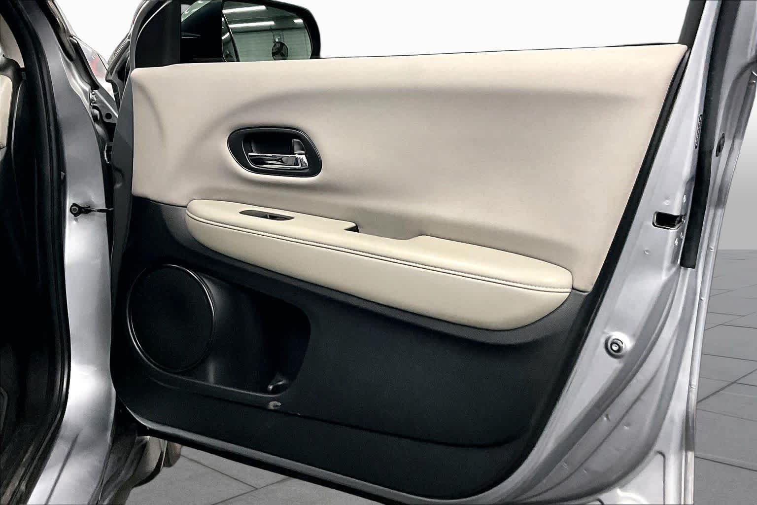 Used 2017 Honda HR-V LX image 22