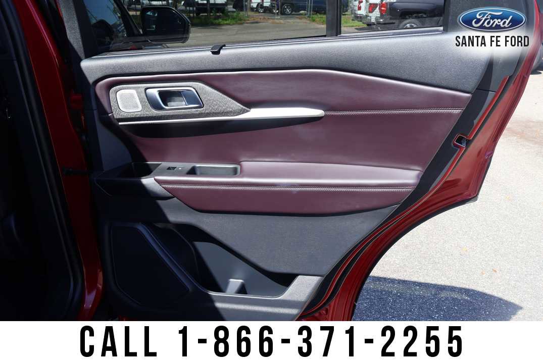 Used 2025 Ford Explorer Platinum image 19