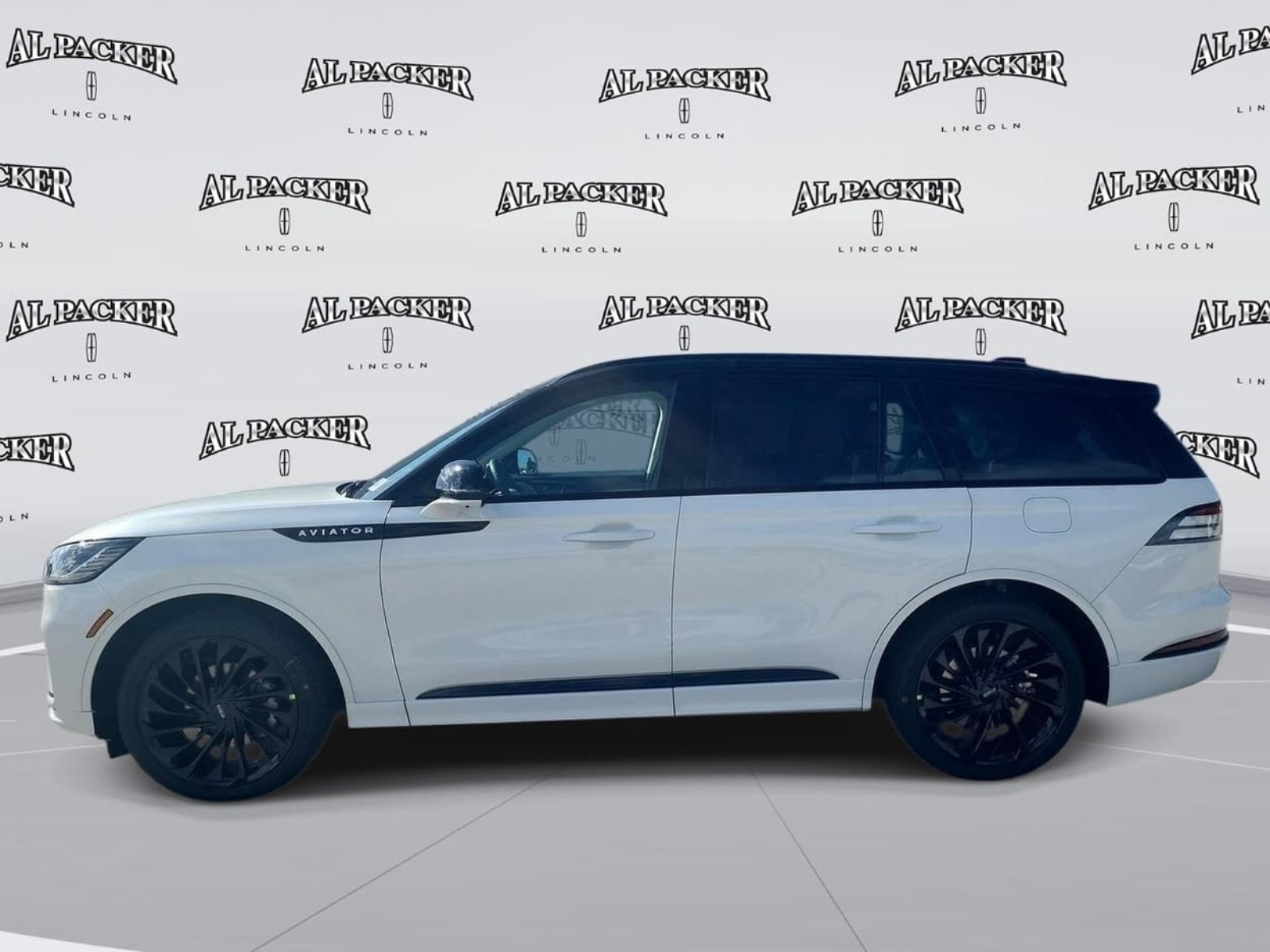 New 2027 Lincoln Aviator Reserve AWD/4WD image 2