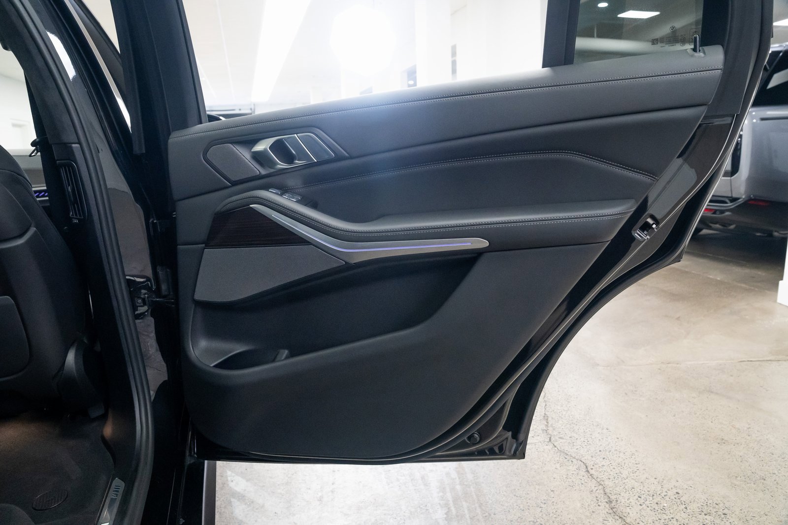 Used 2023 BMW X7 M60i w/ Executive Package image 21