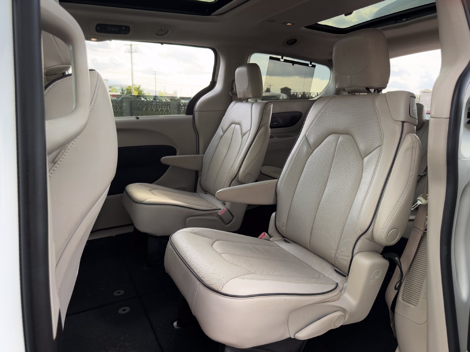 Used 2021 Chrysler Pacifica Limited w/ Premium & Safety Sphere Group AWD/4WD image 24