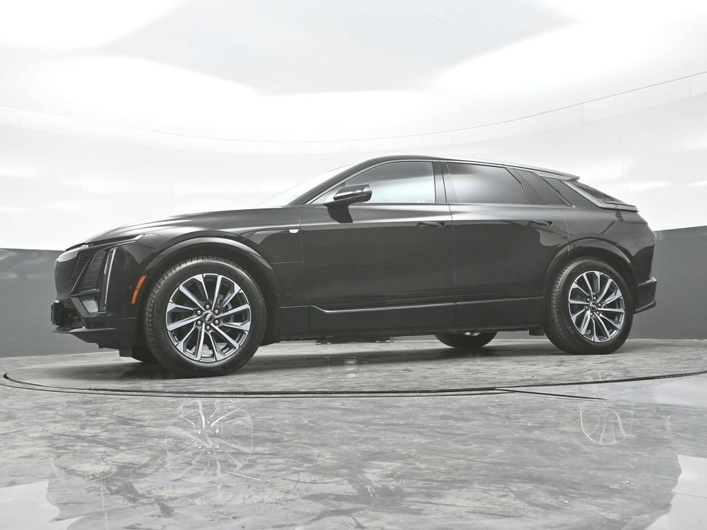 Certified 2025 Cadillac Lyriq Luxury AWD/4WD image 24