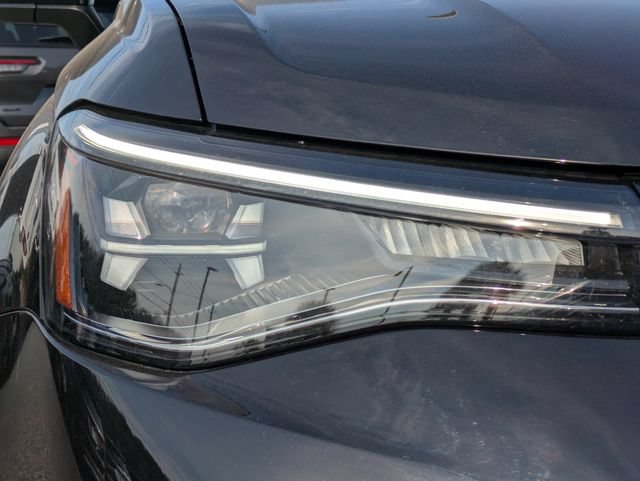 Certified 2025 Volkswagen Taos SE FWD image 10