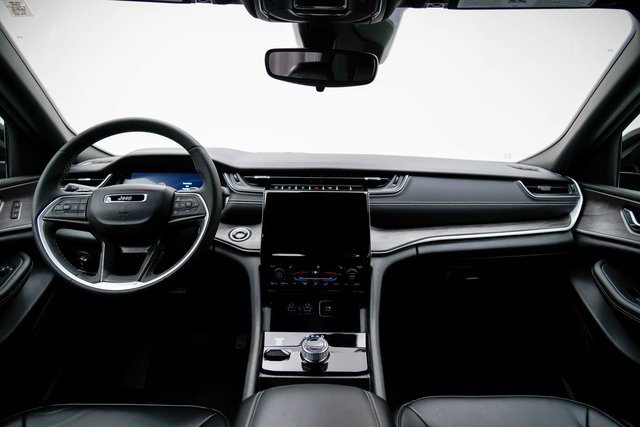 Used 2024 Jeep Grand Cherokee Limited image 26