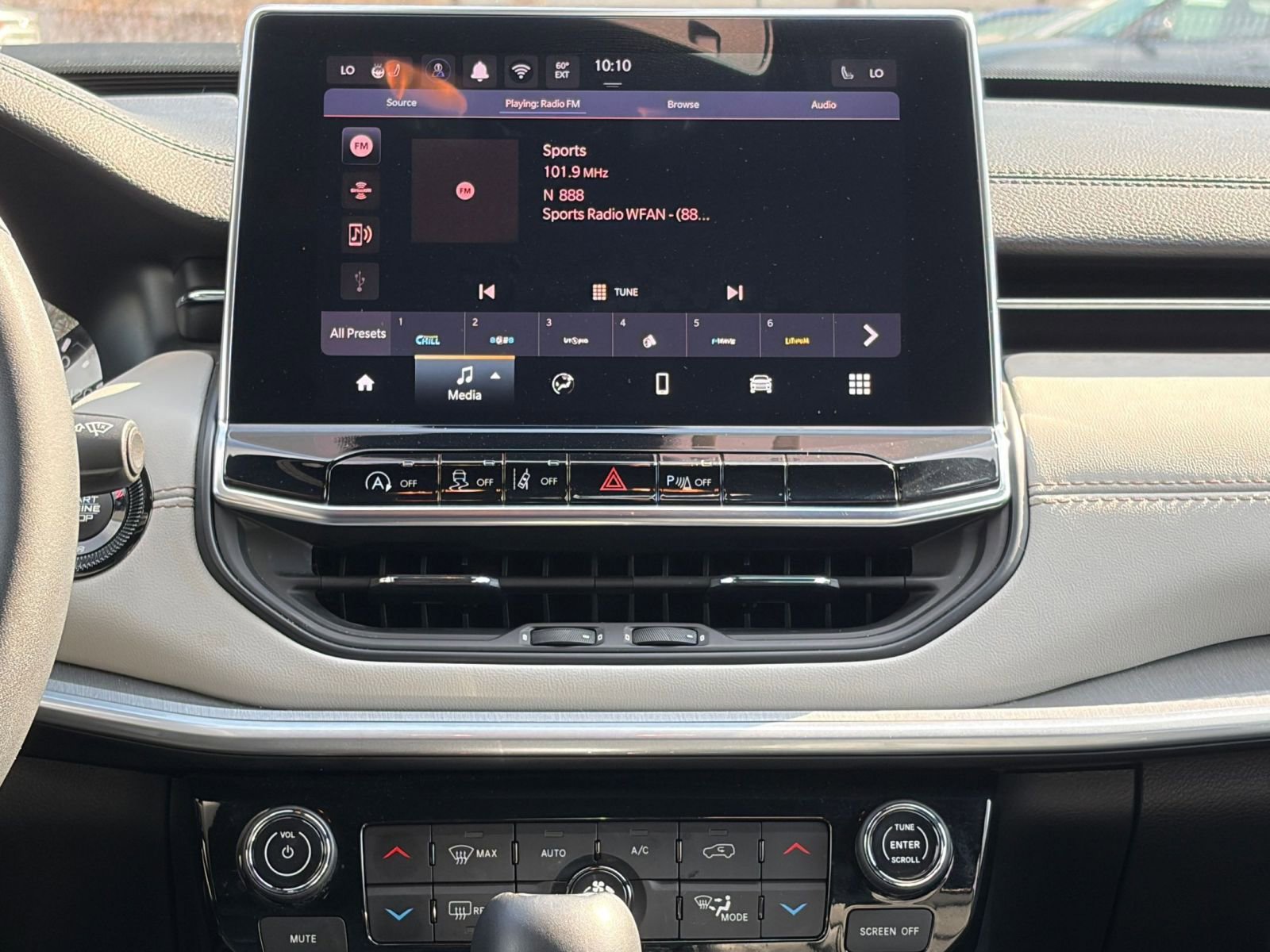 Used 2025 Jeep Compass Limited image 17