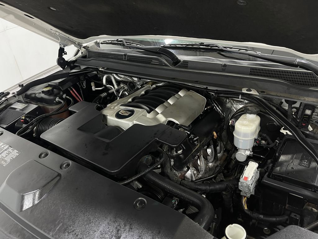 Used 2018 Cadillac Escalade Premium Luxury image 31