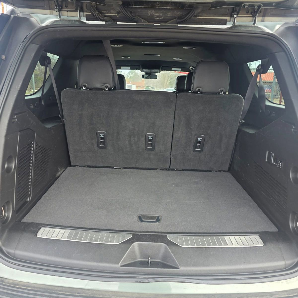 Used 2023 Chevrolet Suburban Premier RWD image 11