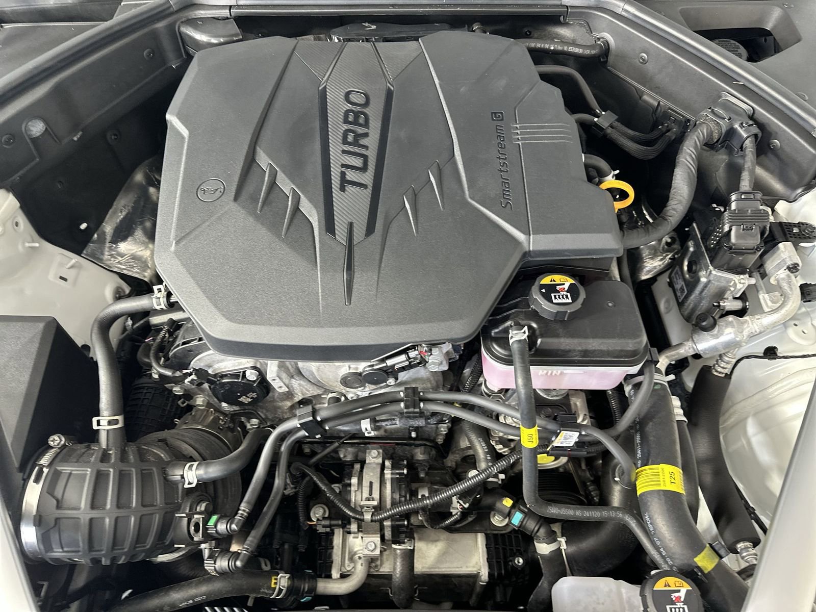 Used 2025 Genesis G70 2.5T RWD image 28